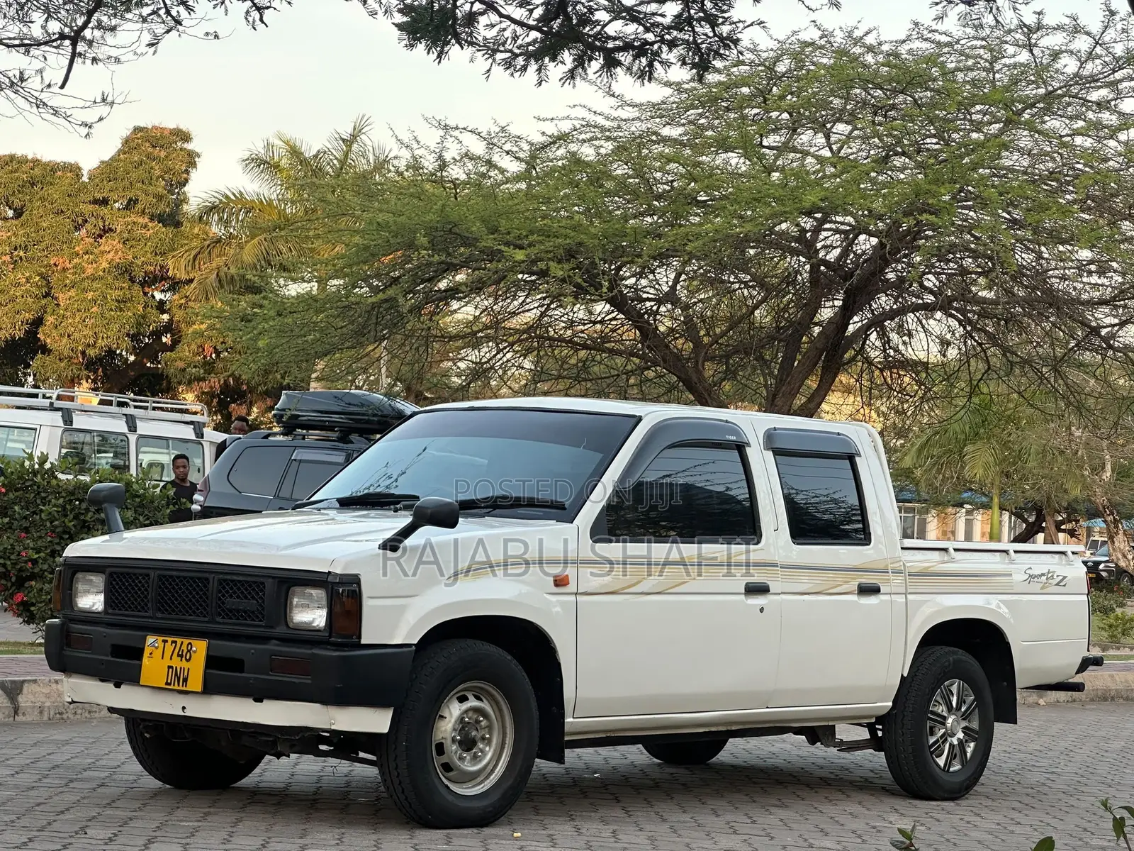 Nissan DoubleCab 2000 White