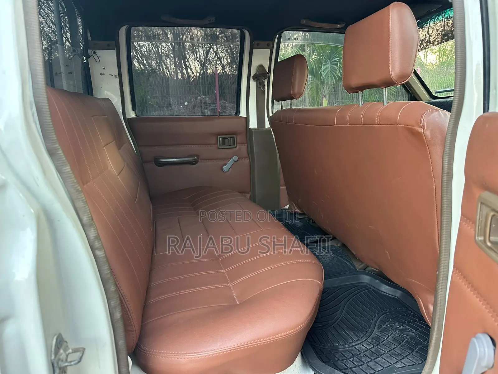 Nissan DoubleCab 2000 White