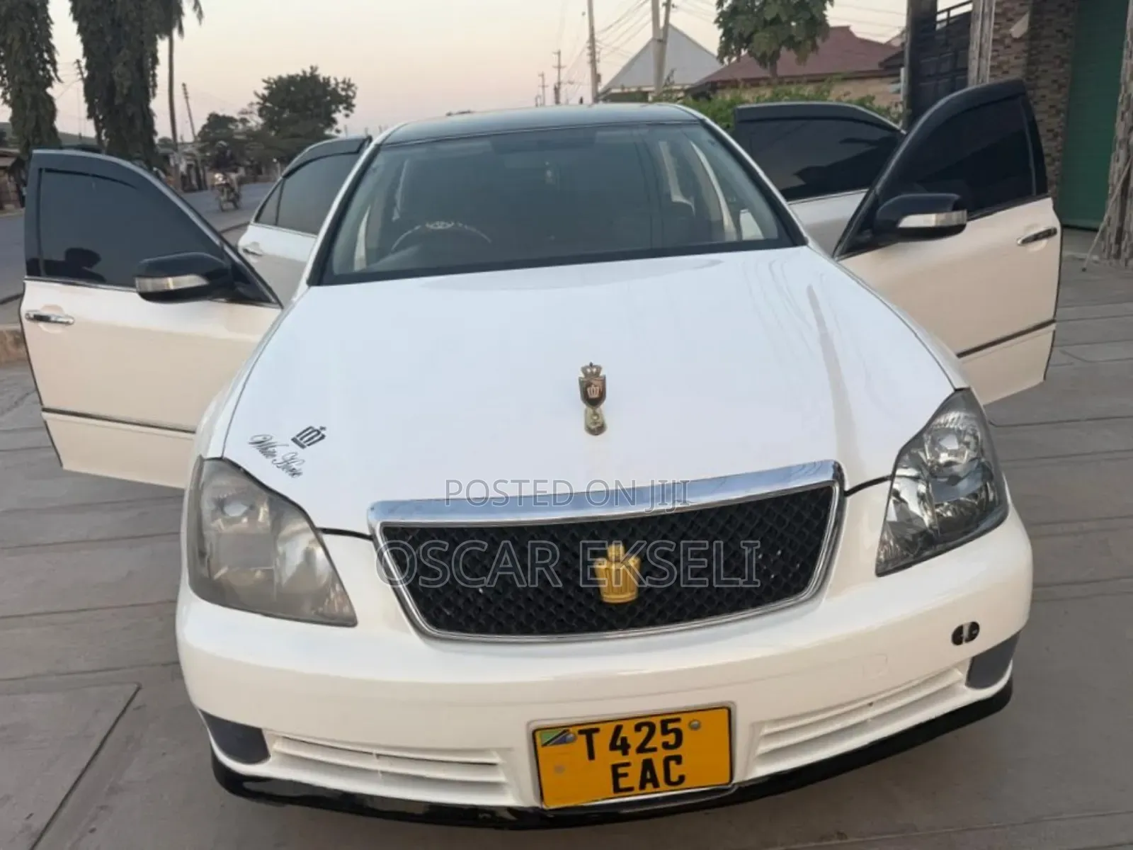 Toyota Crown 2004 White