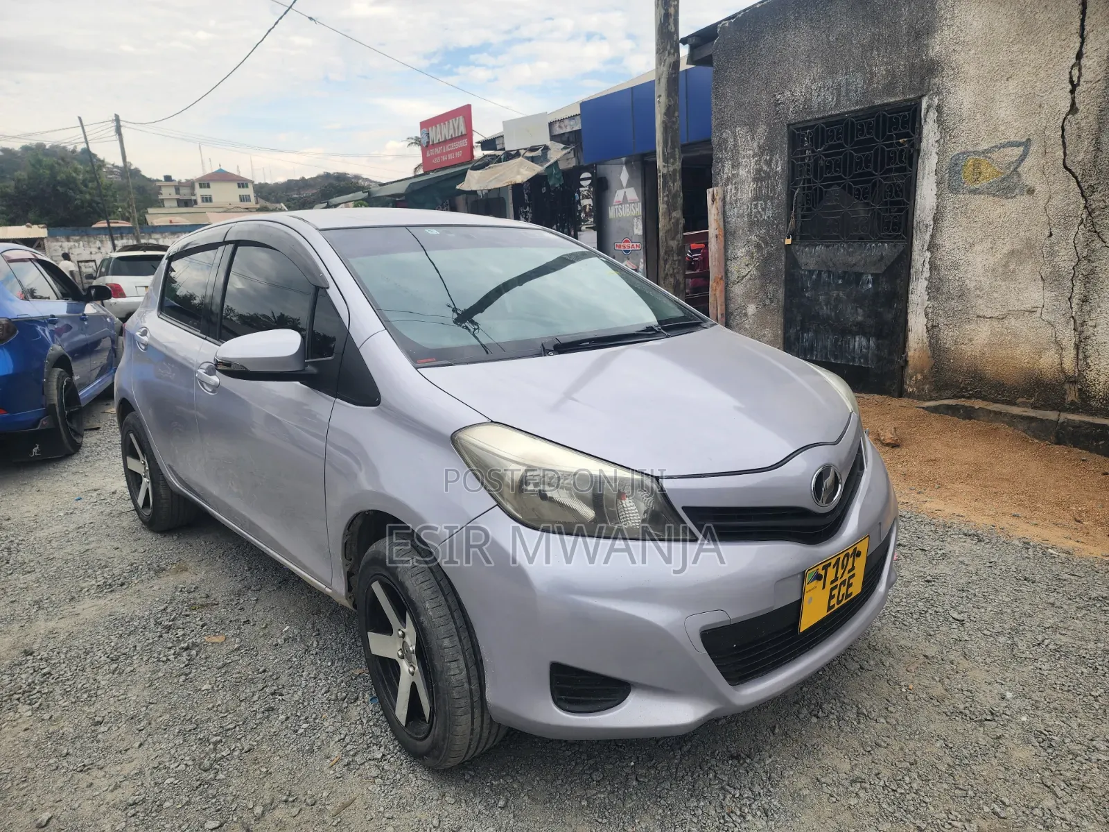 Toyota Vitz 2009 Silver