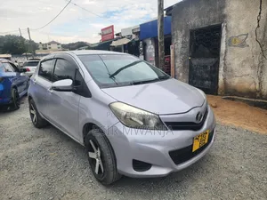 Toyota Vitz 2009 Silver