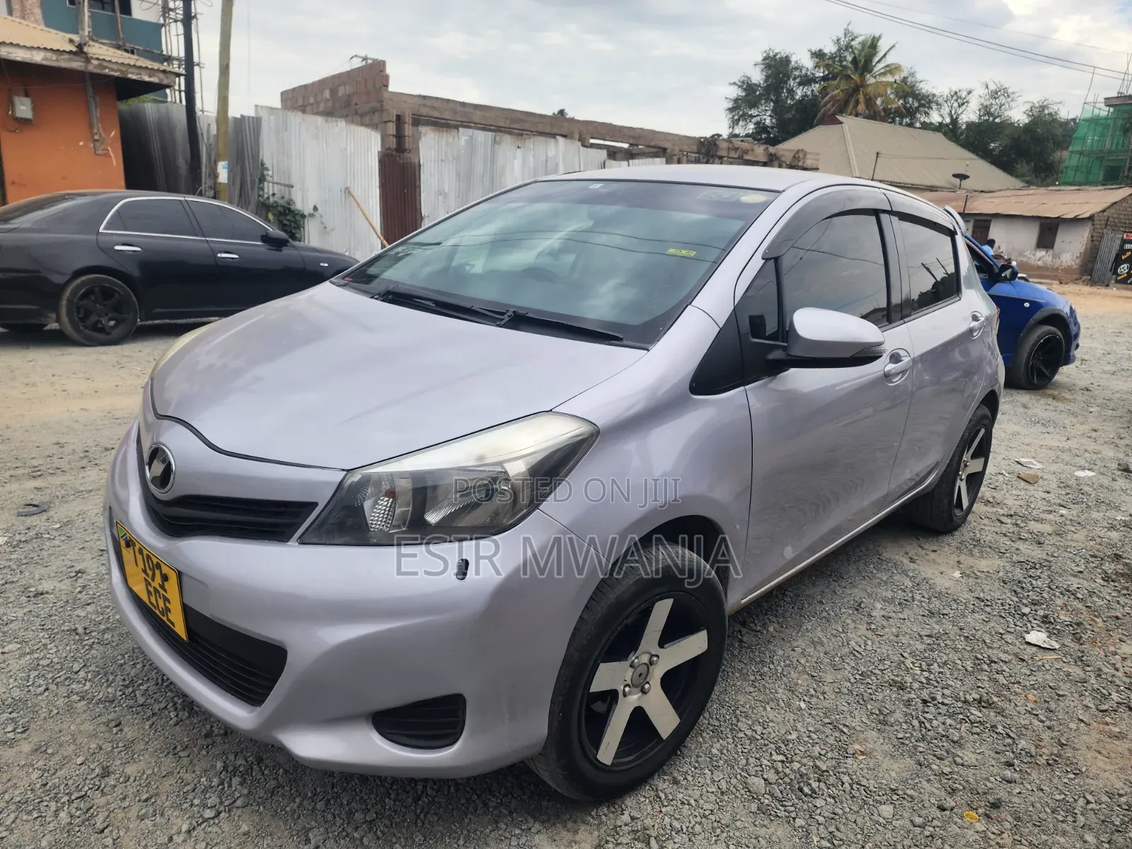 Toyota Vitz 2009 Silver
