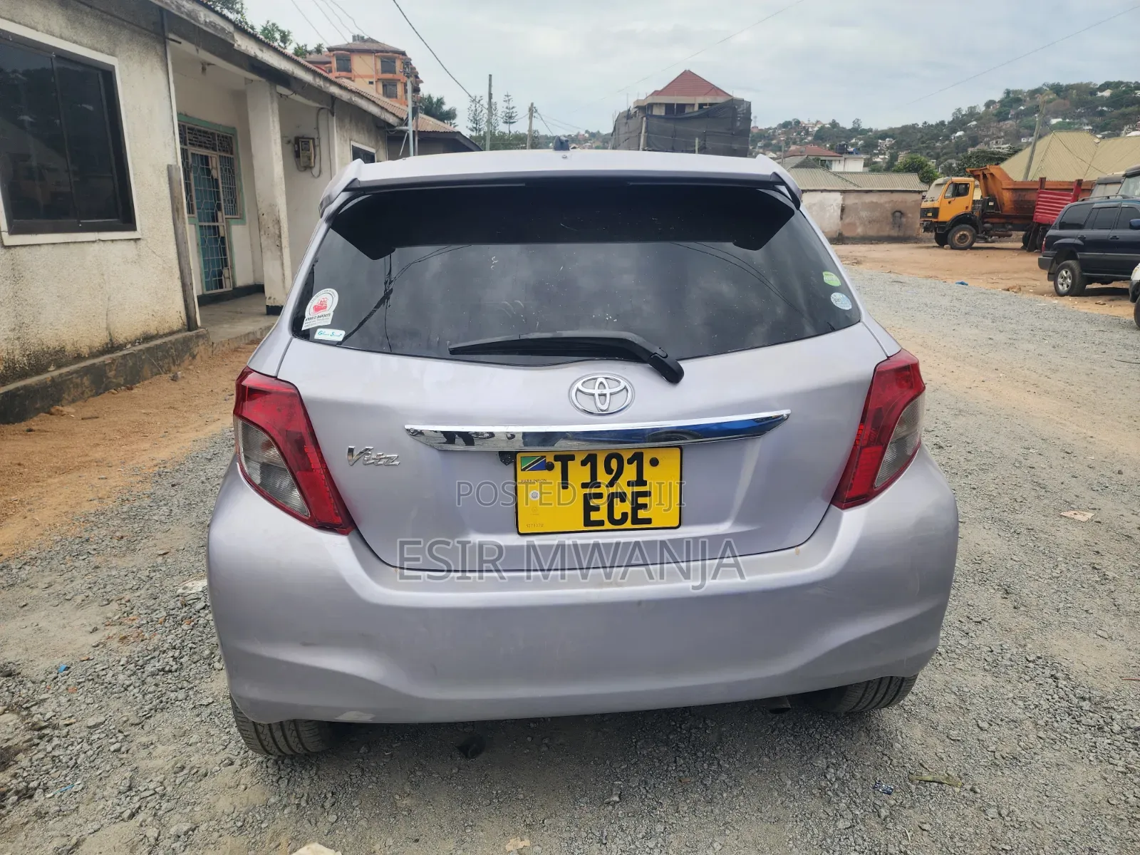 Toyota Vitz 2009 Silver