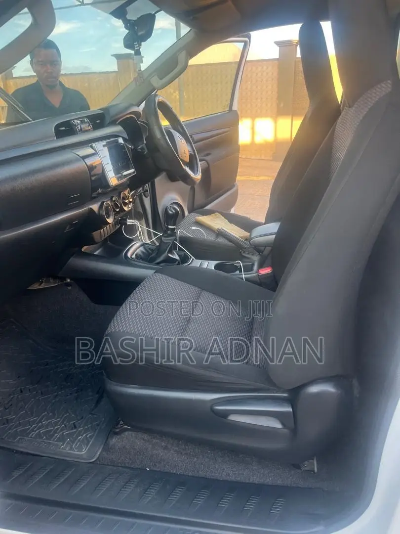 Toyota Hilux 2021 White