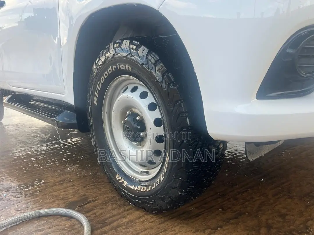Toyota Hilux 2021 White