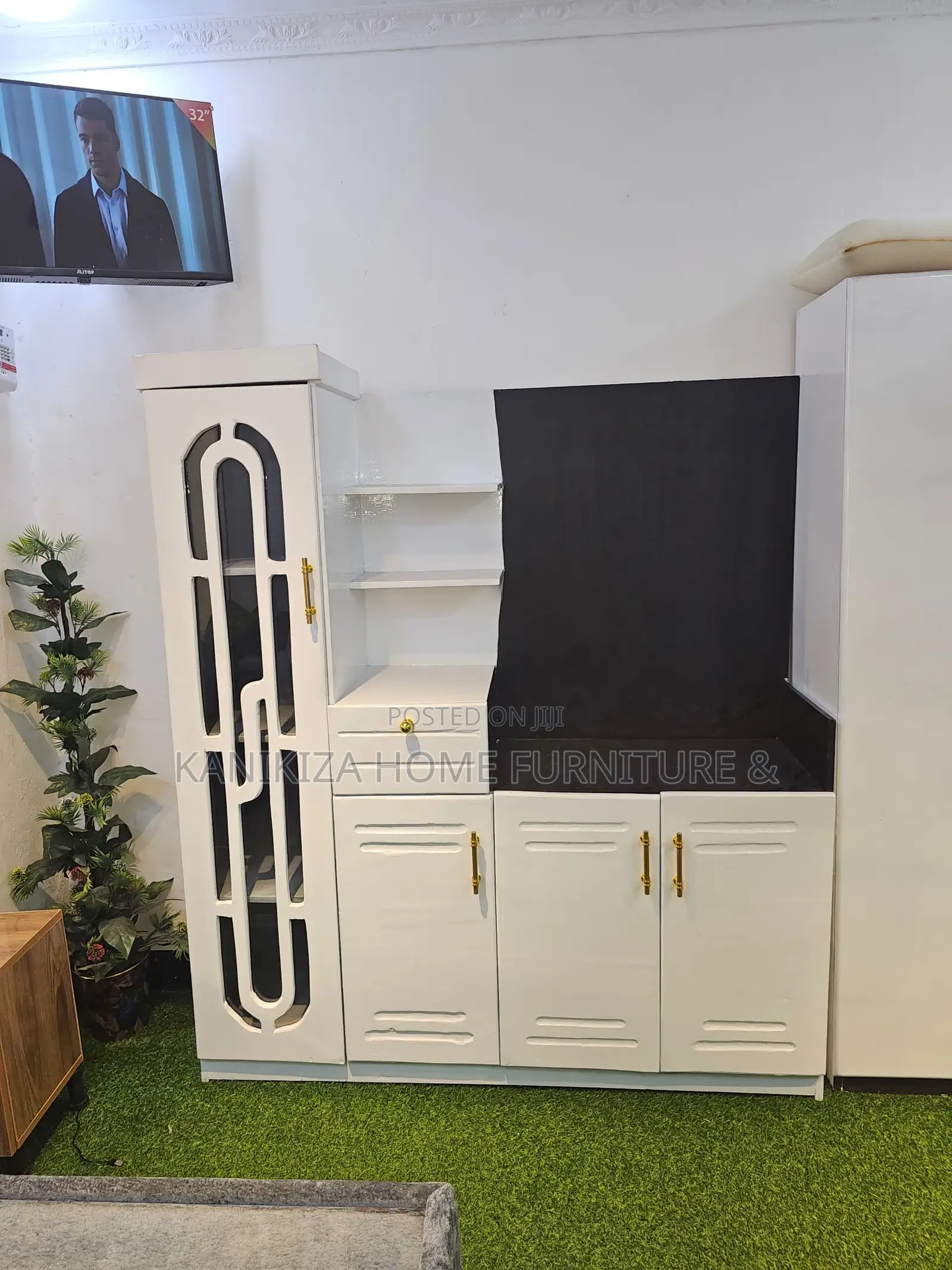 Kabati La Kitchen Cabinet Lenye Milango Minne Na Jiko La Plate Mbili