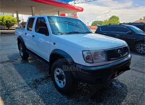 Nissan Hardbody 2016 White