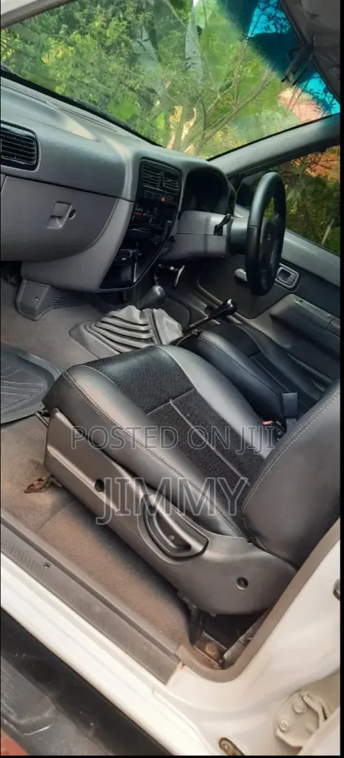Nissan Hardbody 2016 White