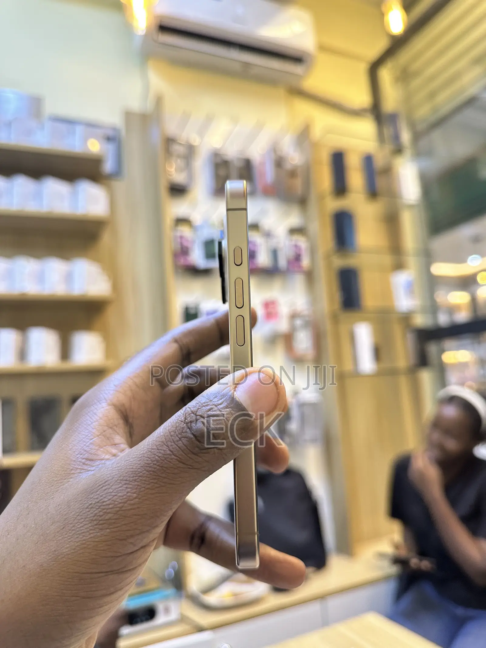 New Apple iPhone 16 Pro 256 GB Gold
