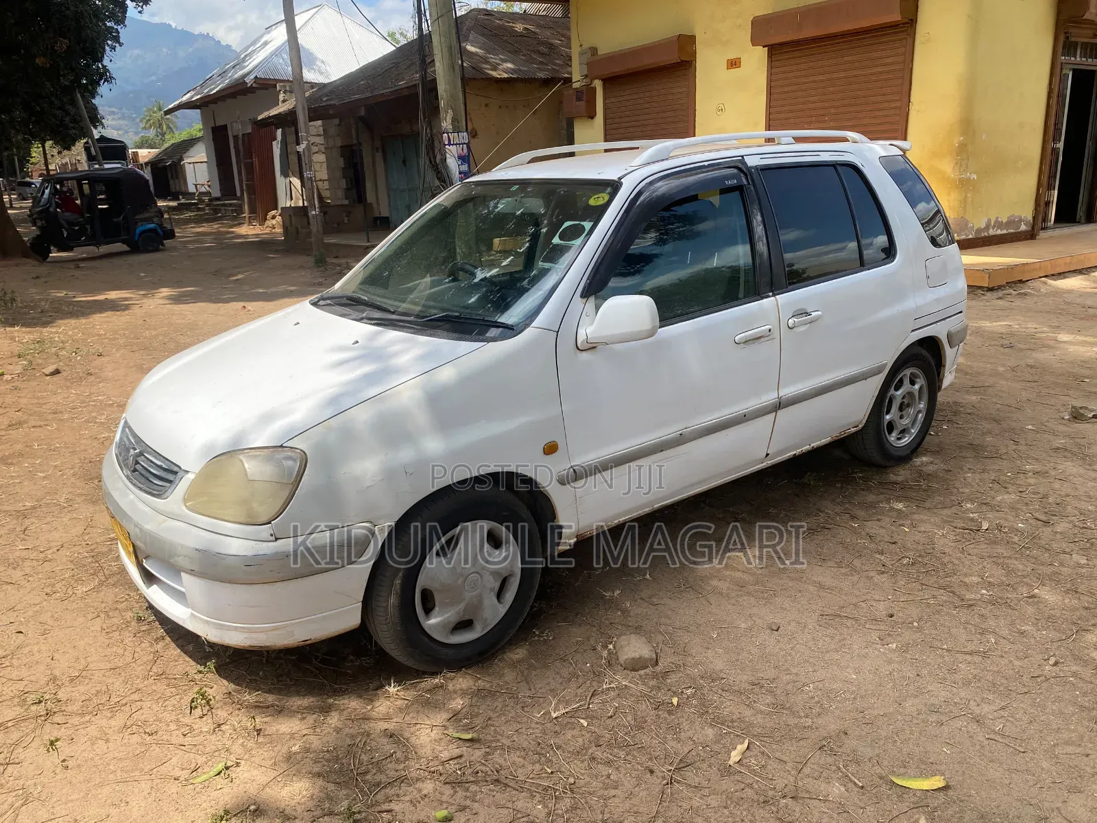 Toyota Raum 2000 Pearl