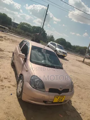 Toyota Vitz 2000 Gray