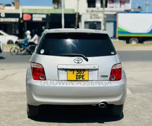 Toyota IST 2006 Silver