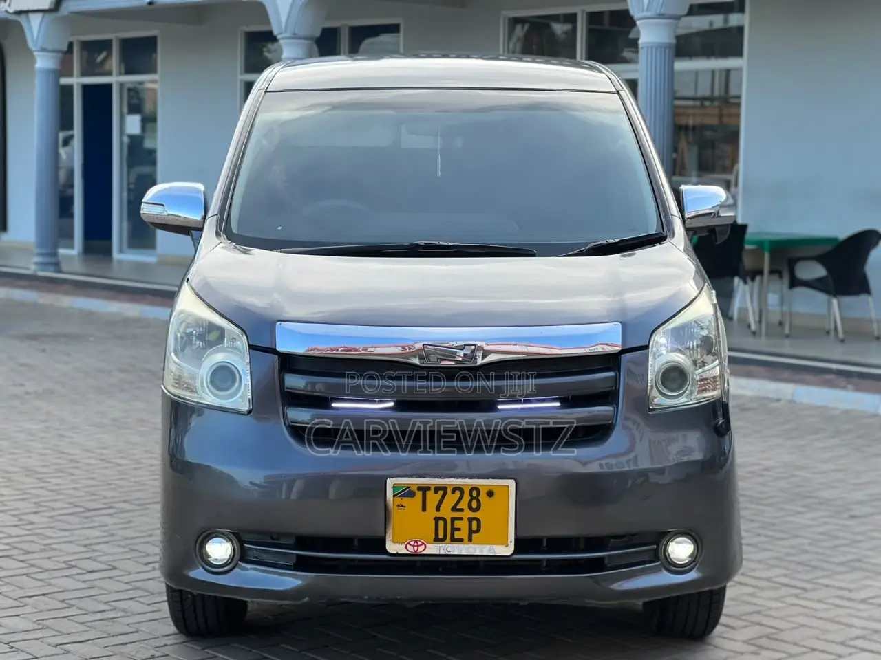 Toyota Noah 2.0 143hp AWD (7 Seater) 2007 Gray