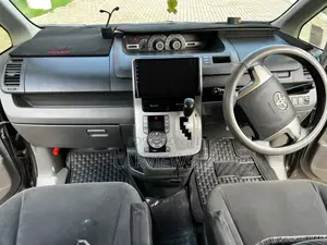 Toyota Noah 2.0 143hp AWD (7 Seater) 2007 Gray