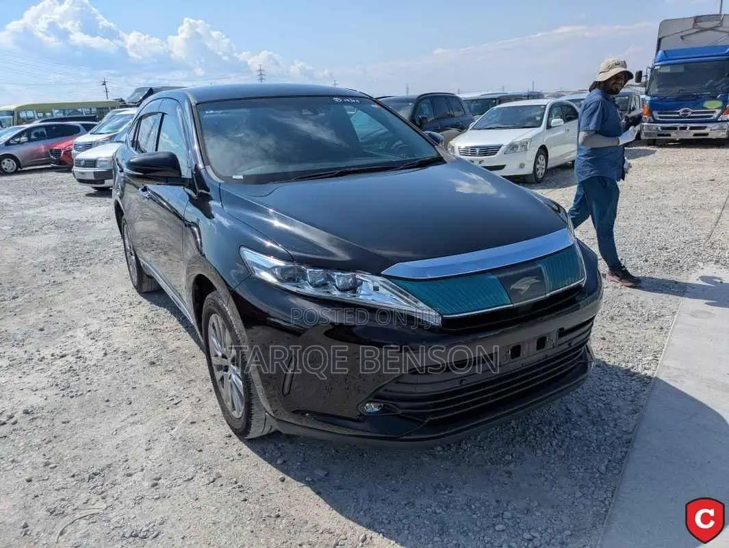 Toyota Harrier 2.0 2017 Black