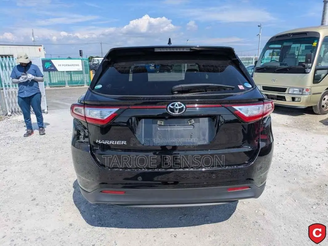 Toyota Harrier 2.0 2017 Black