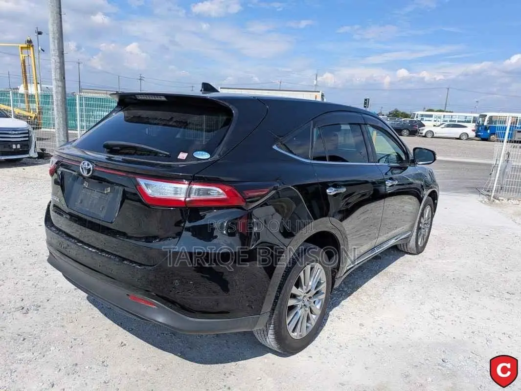Toyota Harrier 2.0 2017 Black