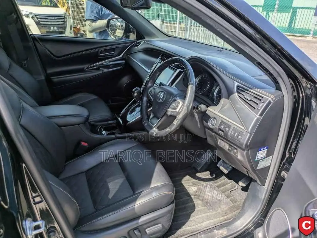 Toyota Harrier 2.0 2017 Black