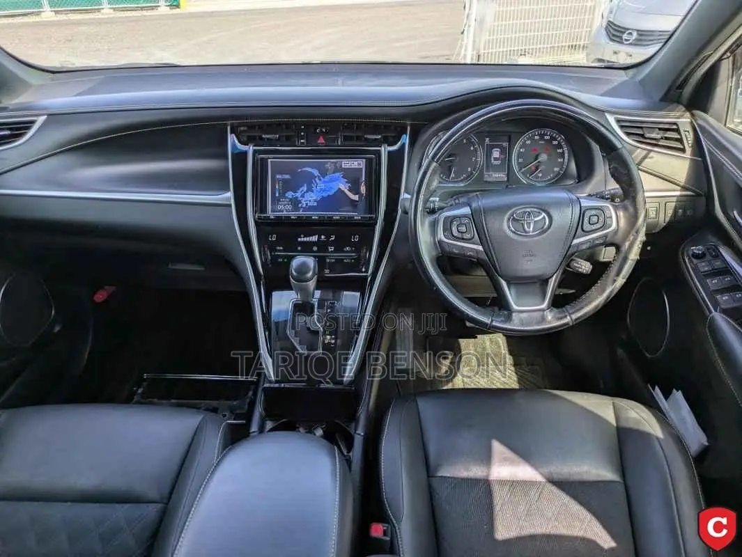 Toyota Harrier 2.0 2017 Black