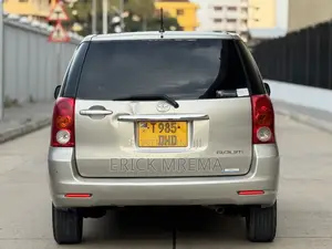 Toyota Raum 2004 Silver