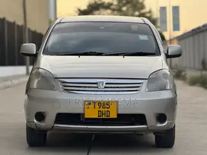 Toyota Raum 2004 Silver