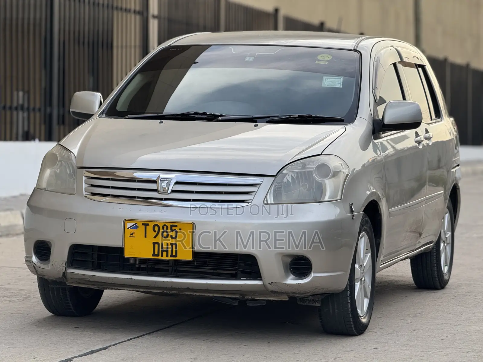 Toyota Raum 2004 Silver