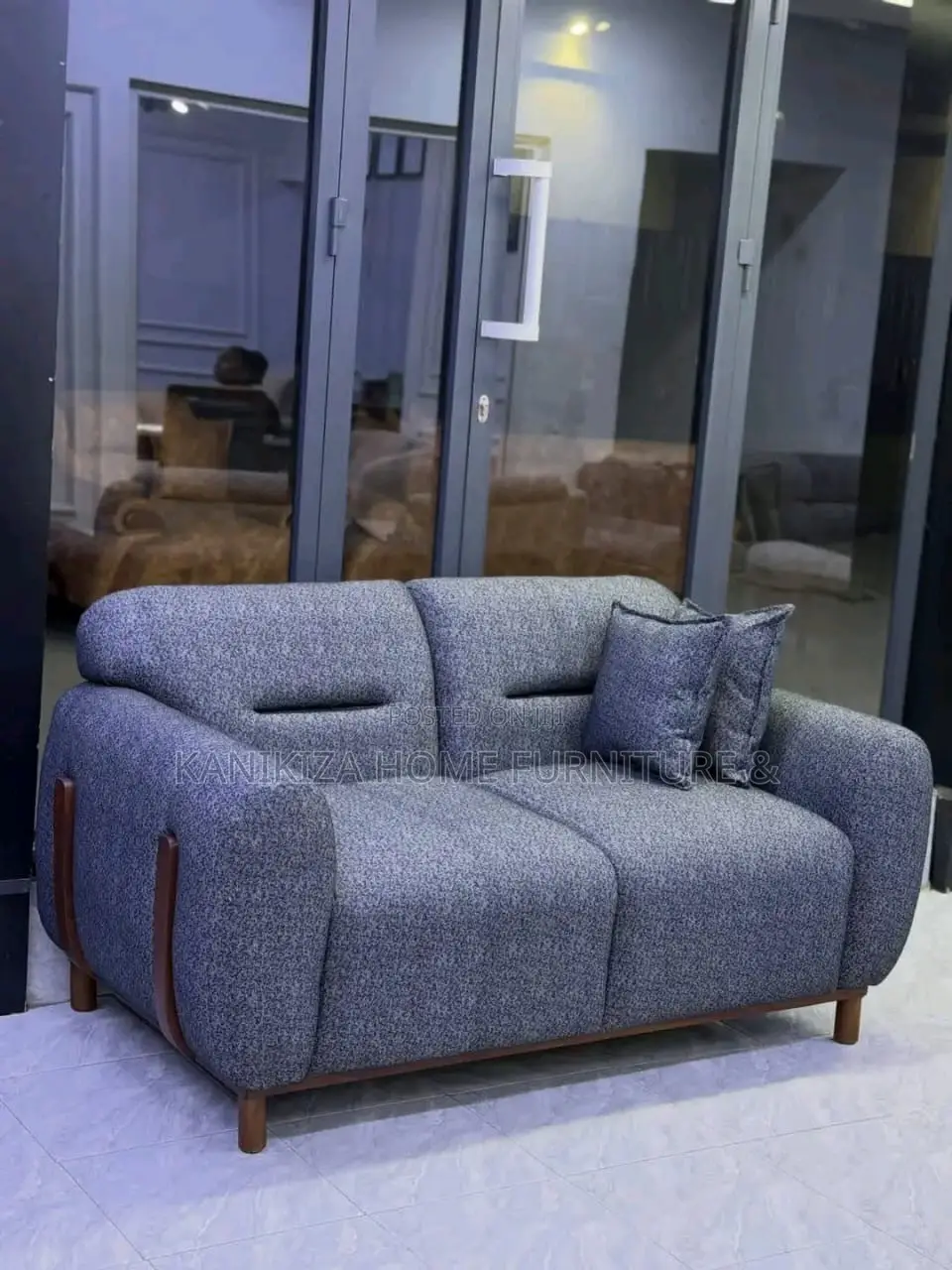 Luxury Sofa Za Chepe Ya 3;2;1;1 Zimetengenezwa Kwa Mbao Za Mninga