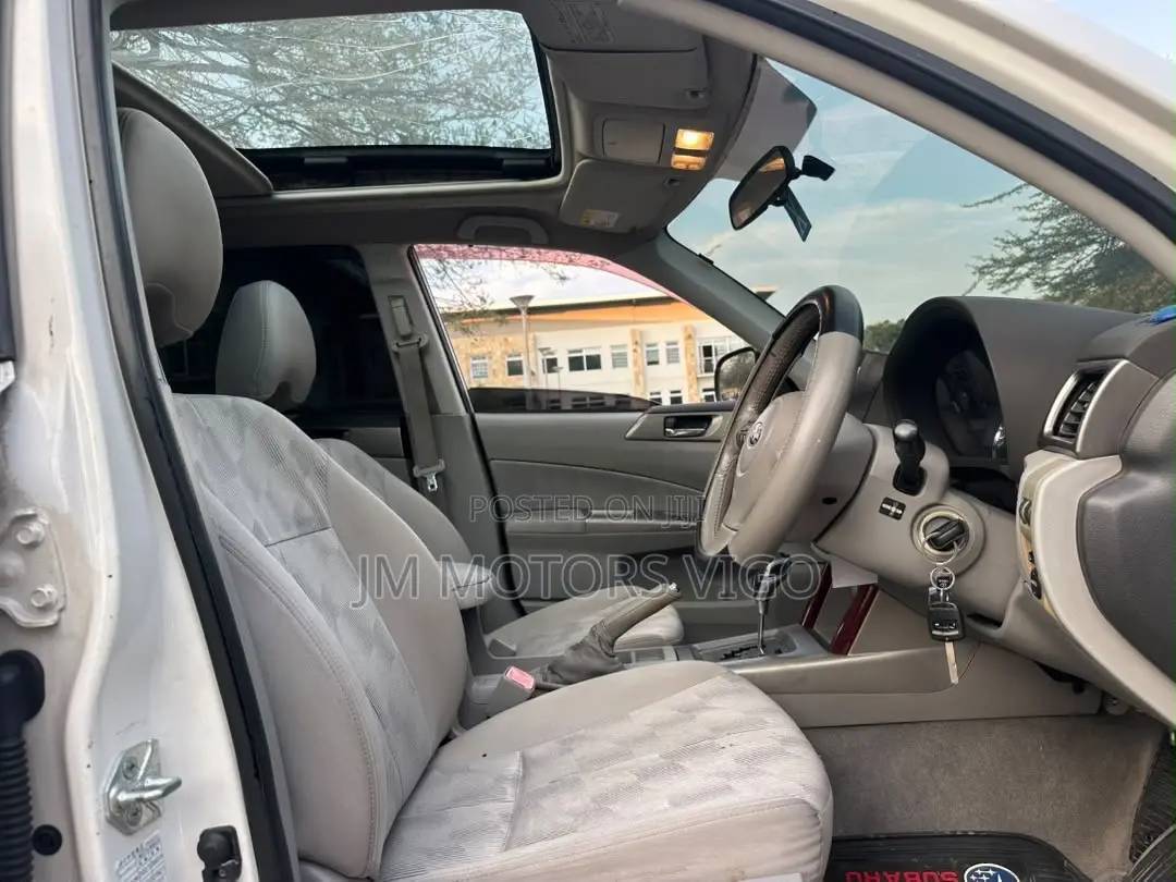 Subaru Forester 2010 Pearl