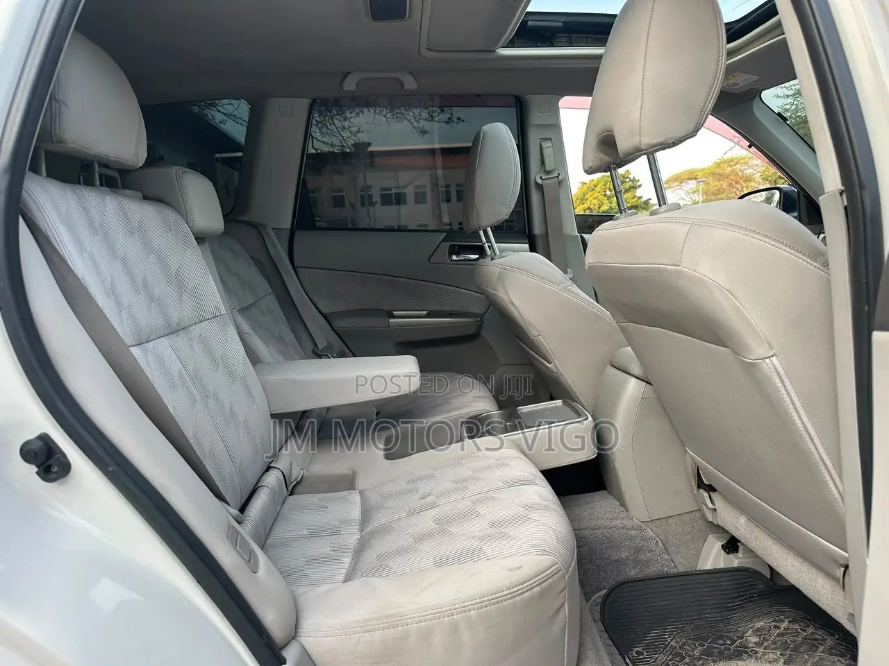 Subaru Forester 2010 Pearl