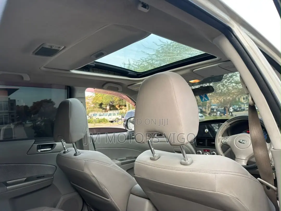 Subaru Forester 2010 Pearl