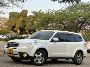 Subaru Forester 2010 Pearl