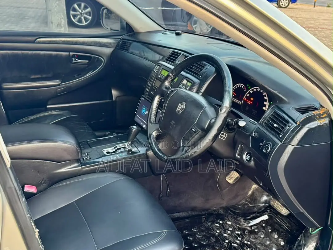 Toyota Crown 2006 Silver