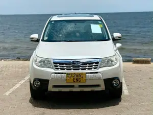 Subaru Forester 2011 Pearl
