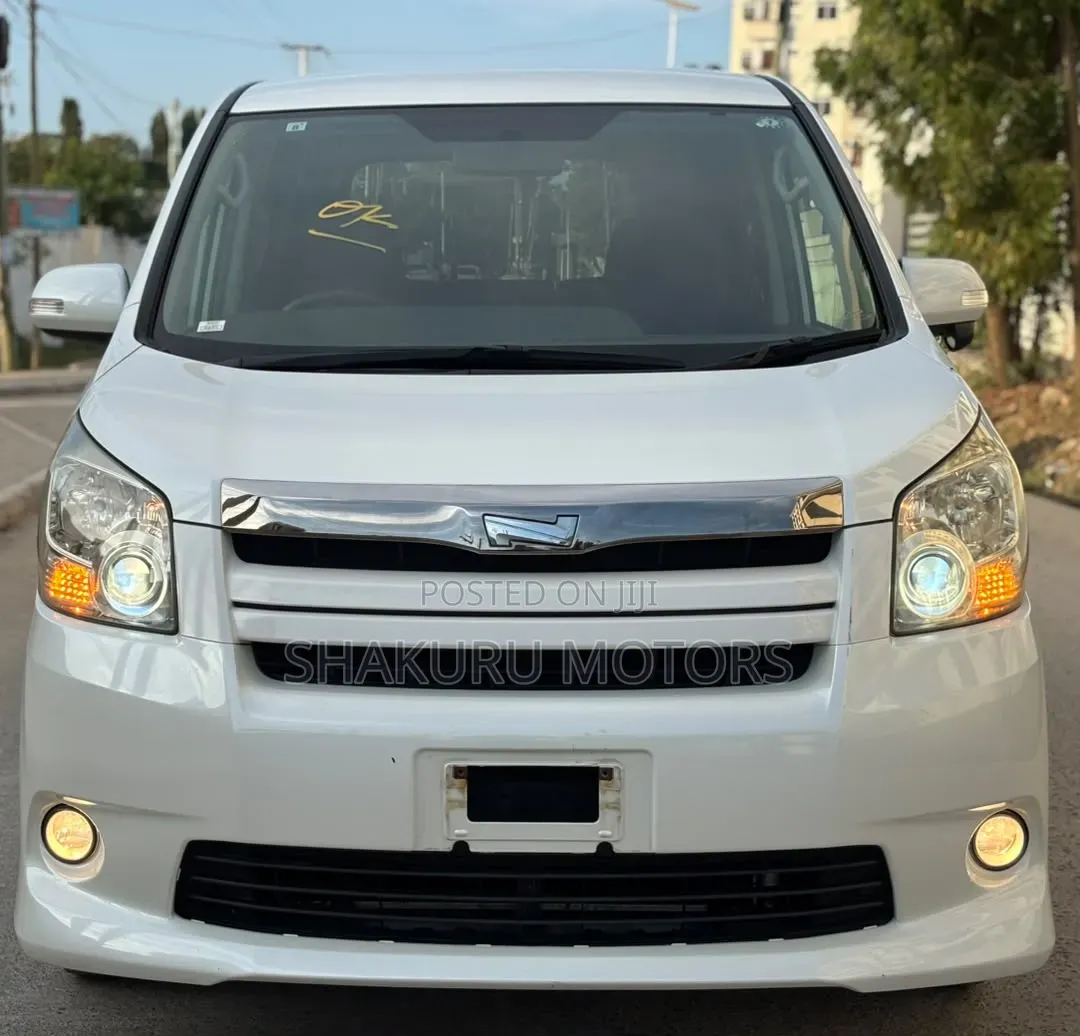 Toyota Noah 2009 White