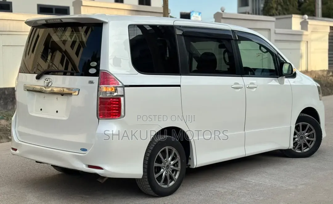 Toyota Noah 2009 White