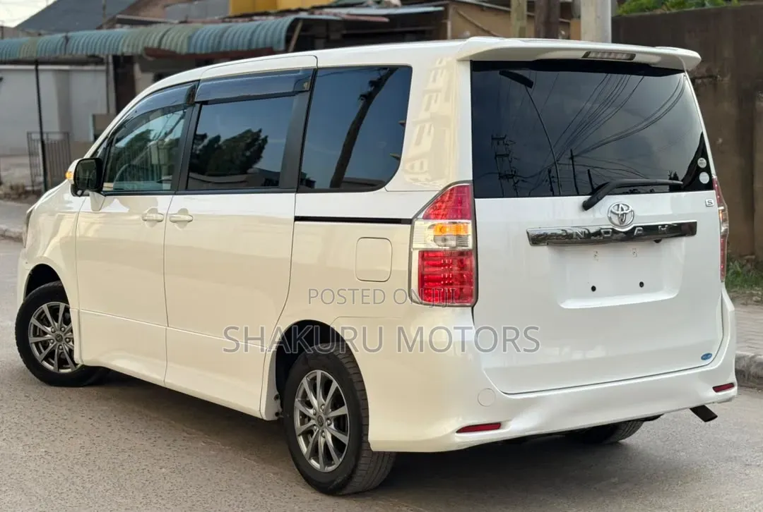Toyota Noah 2009 White