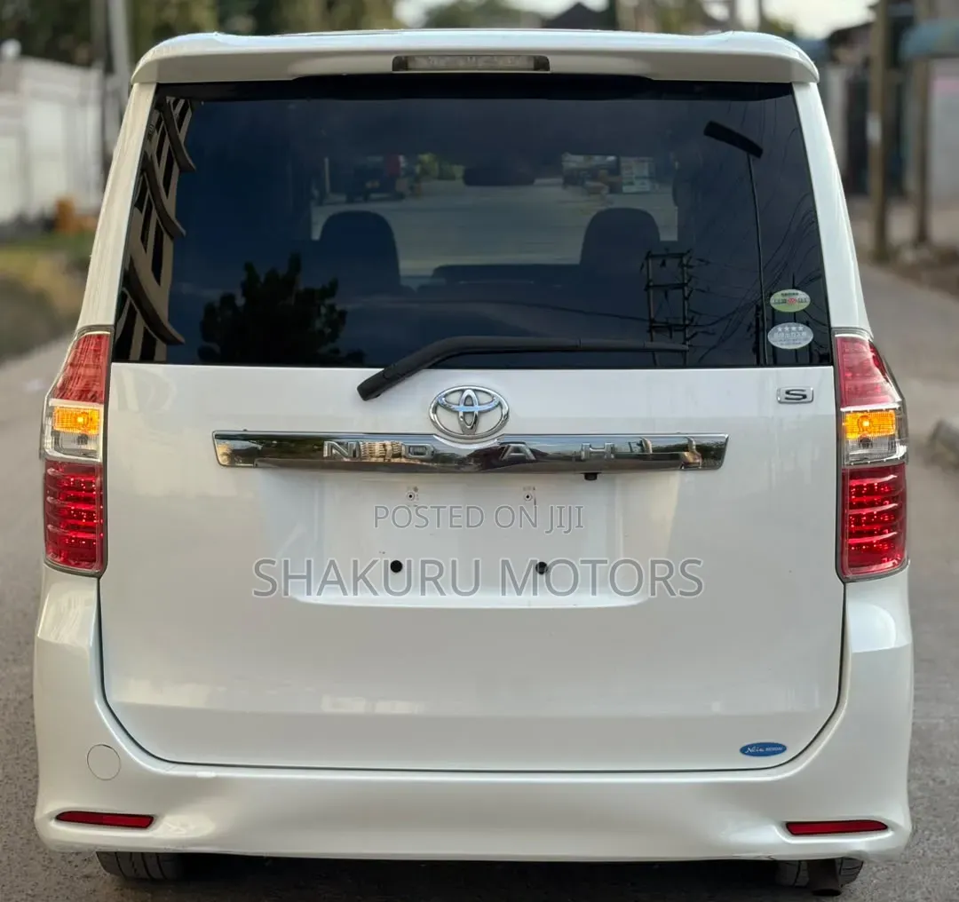 Toyota Noah 2009 White