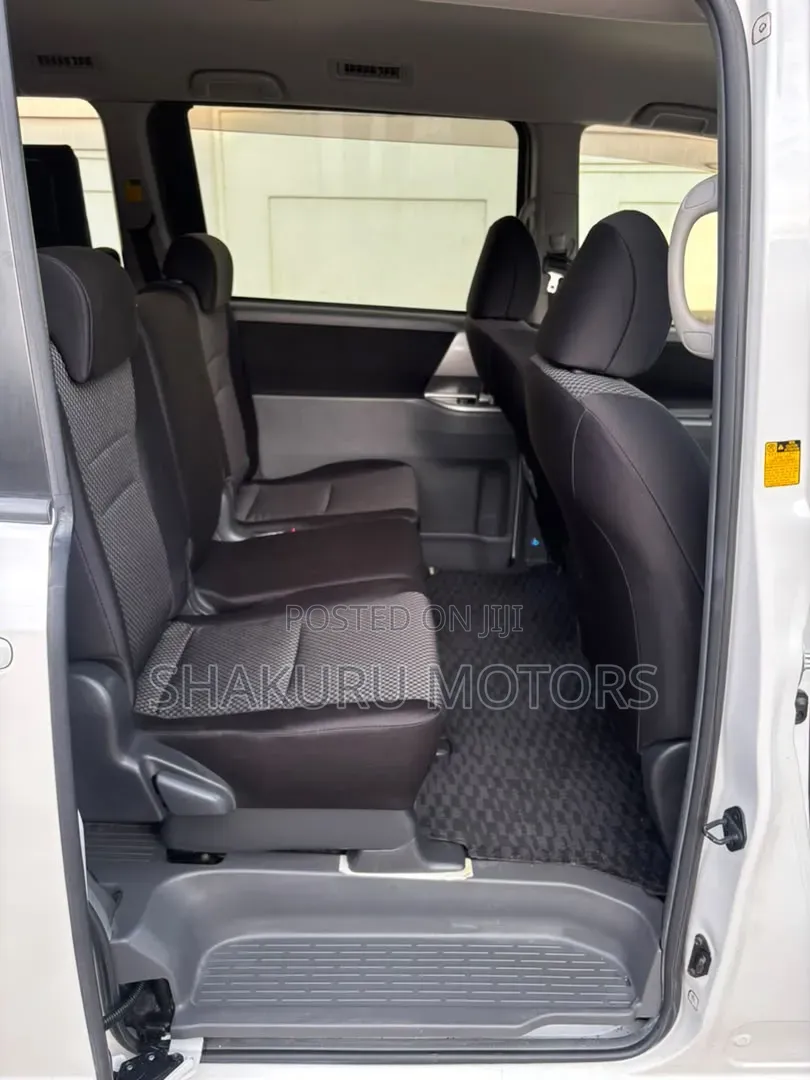 Toyota Noah 2009 White
