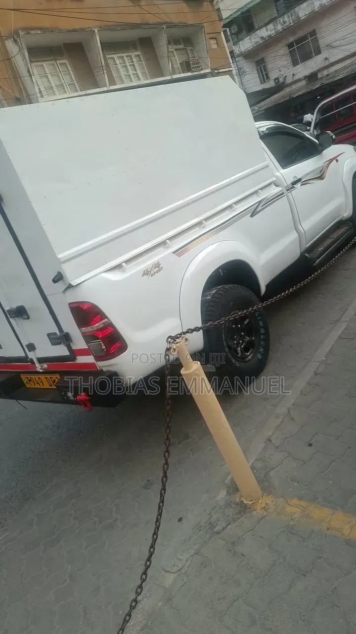 Toyota Hilux 2018 White