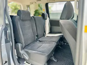 Toyota Noah 2009 Silver