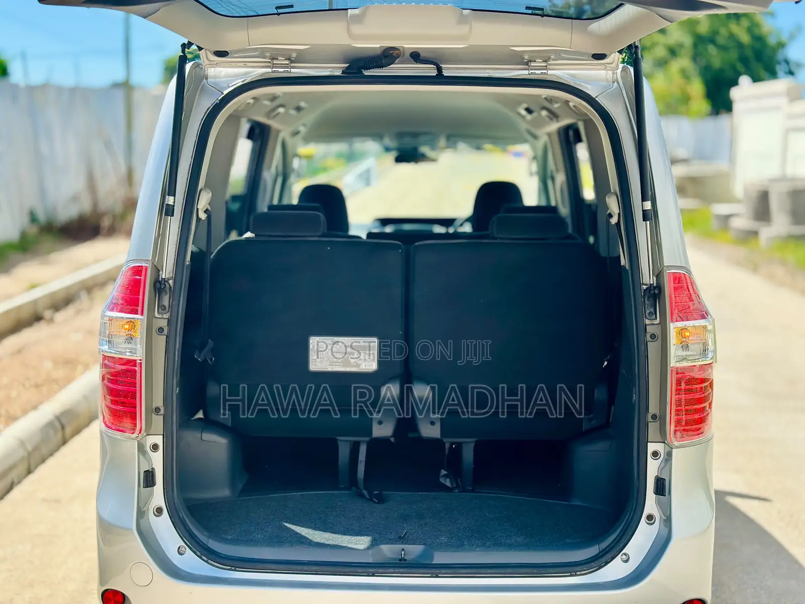 Toyota Noah 2009 Silver