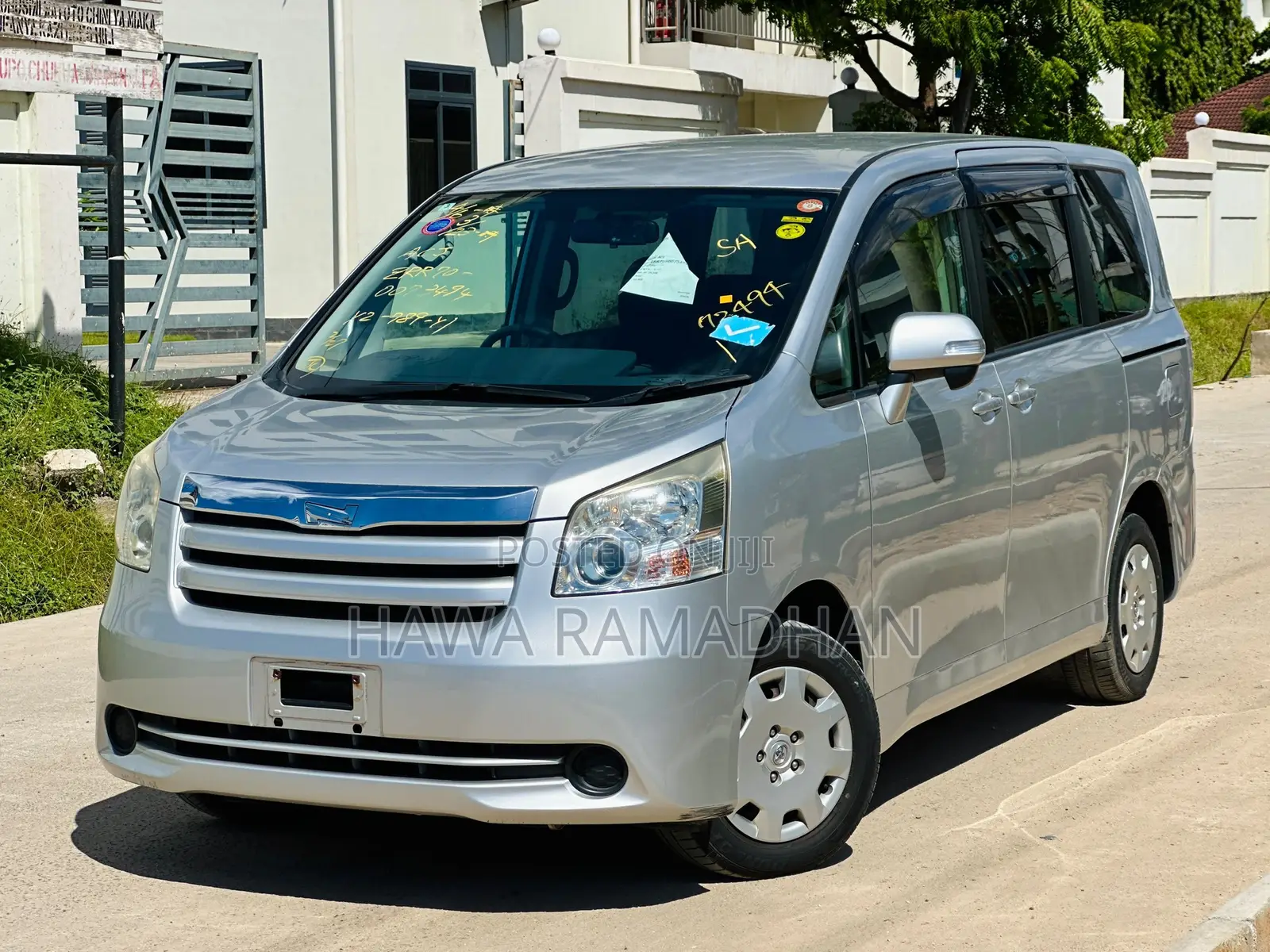 Toyota Noah 2009 Silver