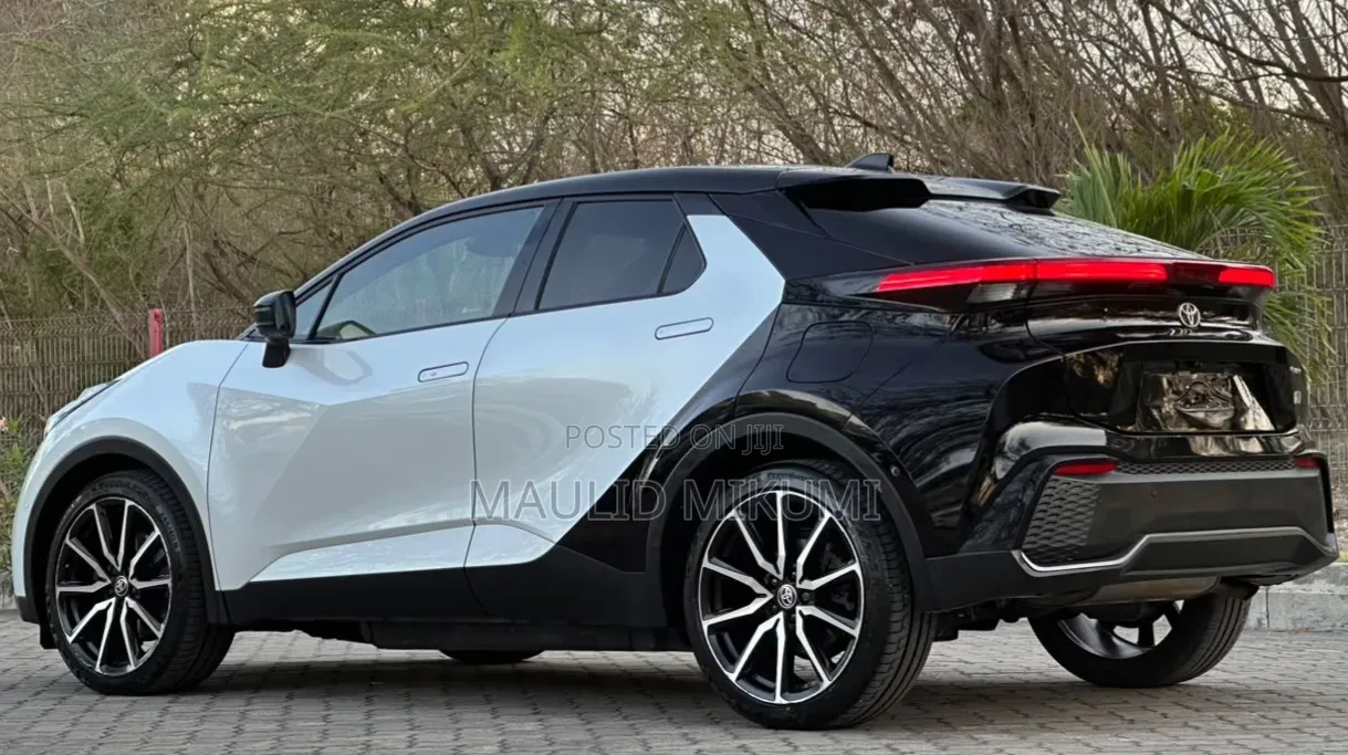 Toyota C-HR 2024 White