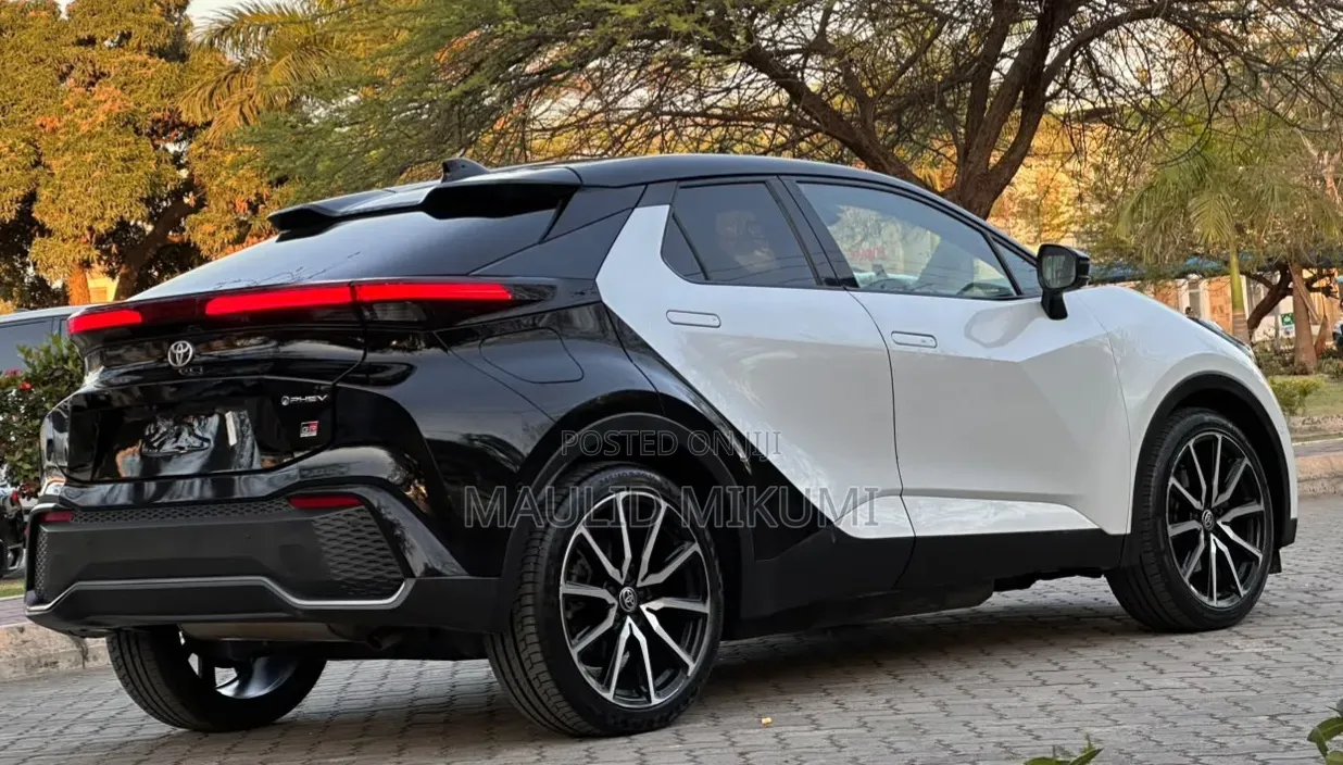 Toyota C-HR 2024 White