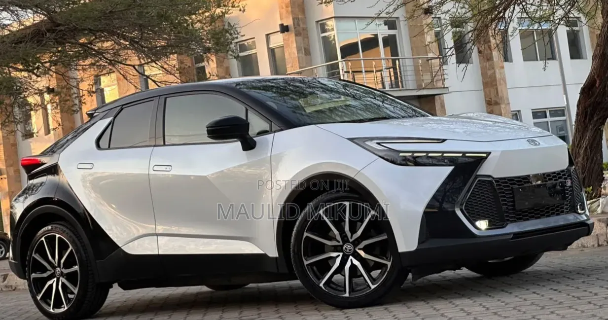 Toyota C-HR 2024 White
