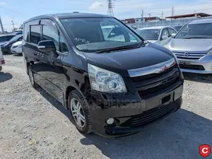 Toyota Noah 2.0 143hp AWD (7 Seater) 2008 Black