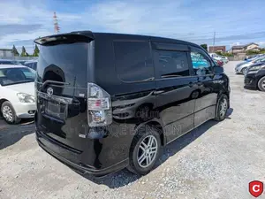 Toyota Noah 2.0 143hp AWD (7 Seater) 2008 Black