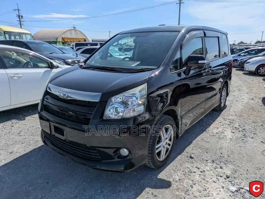 Toyota Noah 2.0 143hp AWD (7 Seater) 2008 Black