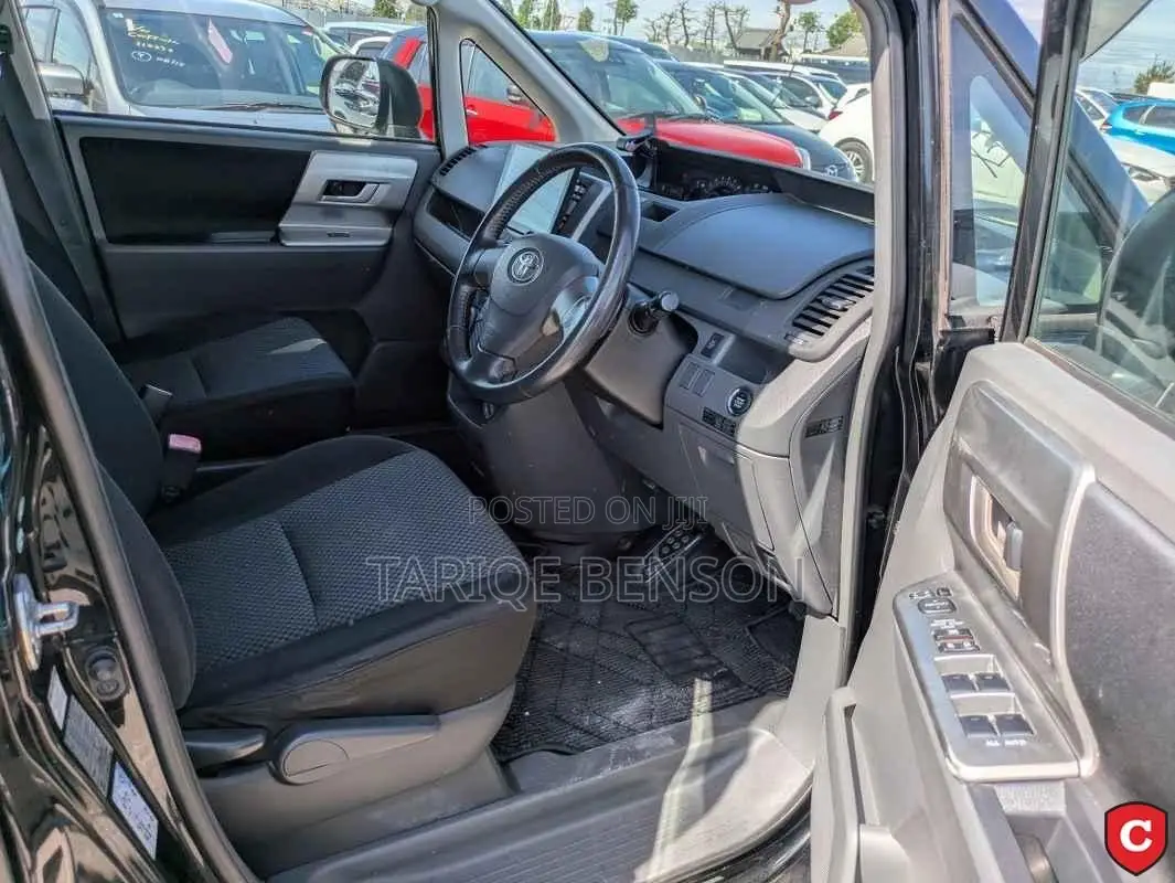 Toyota Noah 2.0 143hp AWD (7 Seater) 2008 Black