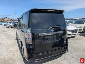 Toyota Noah 2.0 143hp AWD (7 Seater) 2008 Black